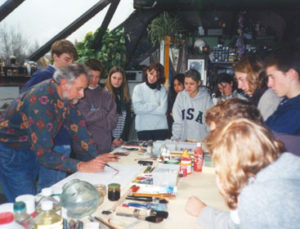 Jacky welcomes numerous schools, groups and associations: studio visit, introduction to a variety of drawing and painting techniques followed by a demonstration.