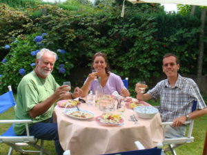 5 août 2008. Déjeuner dans le magnifique jardin de la soprano Liliane Bertrand et de son époux Christophe De Mesmaeker, concepteur de ce site.